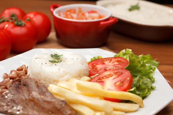 Carne, arroz y frijoles — Foto de Stock