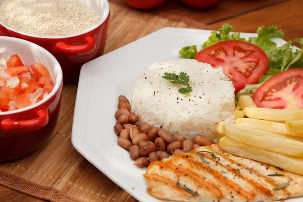 Carne, arroz e feijão — Fotografia de Stock