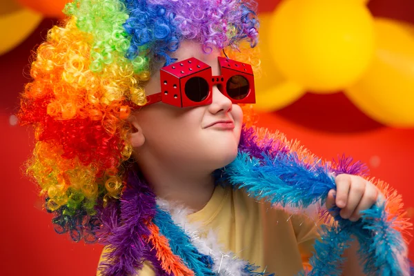 Niño divirtiéndose en el Carnaval — Foto de Stock