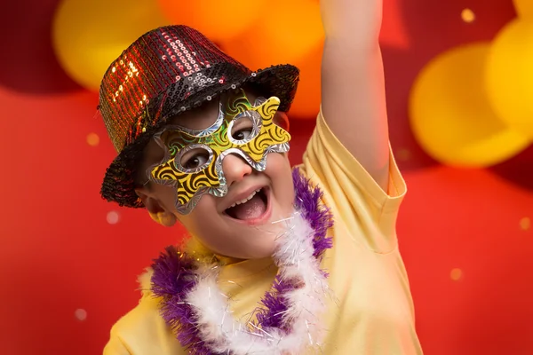 Niño divirtiéndose en el Carnaval — Foto de Stock