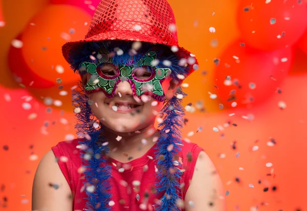 Niño divirtiéndose en el Carnaval — Foto de Stock