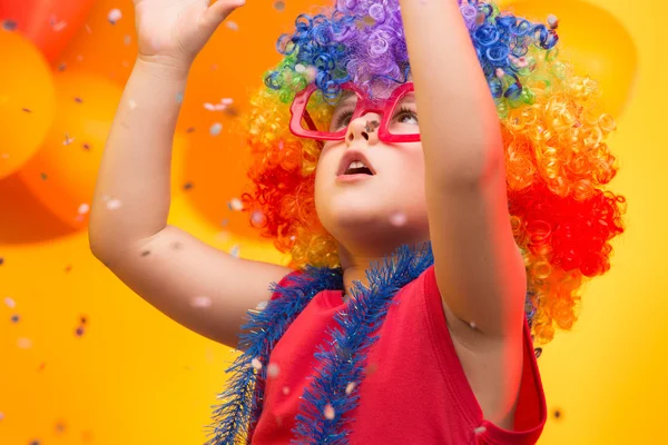 Bambino che si diverte al Carnevale — Foto Stock