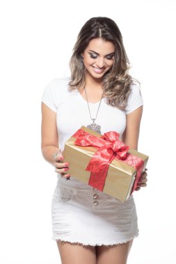 Mevcut olan kadın kutluyor