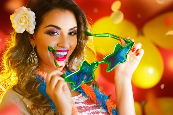 Mujer vestida para la noche de carnaval — Foto de Stock