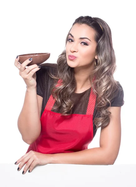 Mulher segurando um ovo de chocolate — Fotografia de Stock