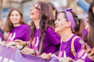 Madrid, İspanya - 08 Mart 2017: feminist uluslararası kadın günü 8 metre yürüdü