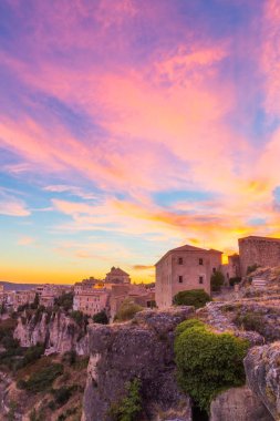 Cuenca İspanya 'nın İdam Evleri unesco kökenli bir ortaçağ tarihi mekanıdır. Tatilde seyahat etmek için güzel bir yerdir.