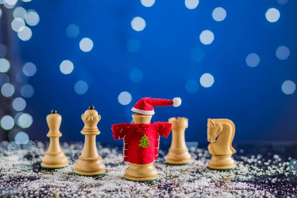 Noel Baba ya da yeni yıl liderlik planı ve istihbarat konsepti. Satranç tahtası oyunu