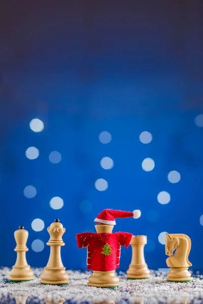 Noel Baba ya da yeni yıl liderlik planı ve istihbarat konsepti. Satranç tahtası oyunu