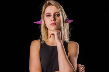  Cadılar Bayramı kostüm ve makyajının Samhain kökenli. Kelt mitolojisi. Galiçya 'da Genç Naiad Peri Masalı 