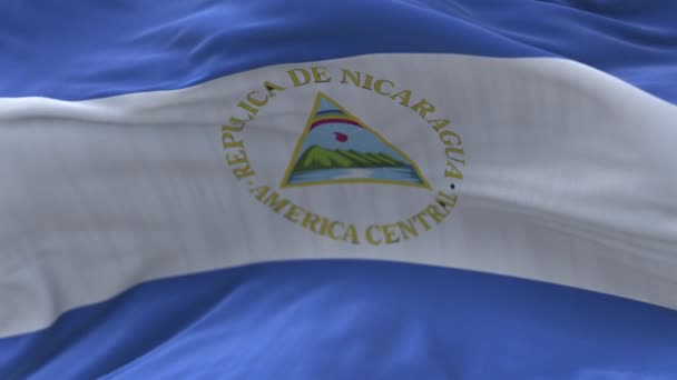 4k Nicaragua Lazo de arrugas de bandera nacional viento inconsútil en fondo azul cielo. — Vídeo de stock