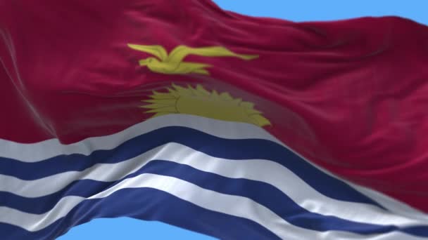 4k Kiribati Nationale vlag rimpels lus naadloze wind in blauwe lucht achtergrond. — Stockvideo