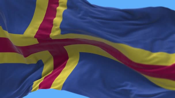 4k Aland Islands Národní vlajka vrásky bezproblémový vítr na modré obloze pozadí. — Stock video