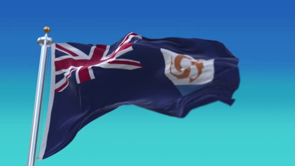 4k Anguilla Nationale vlag rimpels lus naadloze wind in blauwe lucht achtergrond. — Stockvideo