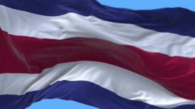 4k Kosta Rika Ulusal bayrak kırışıklıkları mavi arka planda pürüzsüz rüzgar döngüsü.