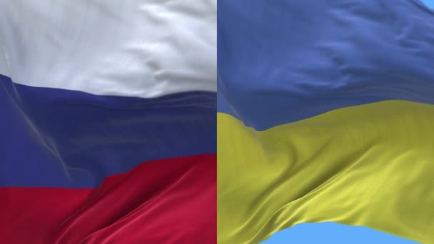 4k Rusia y Ucrania bandera nacional sin costuras bucle fondo, viento soplar arrugas — Vídeo de stock