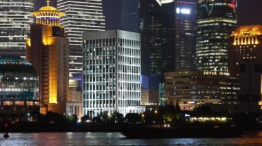 Gece Shanghai Bund, Lujiazui Ekonomi Merkezi, Huangpu Nehri Nakliyesi.