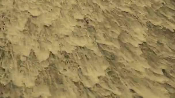 Torrential waterval & spindrift, zand & modder. — Stockvideo
