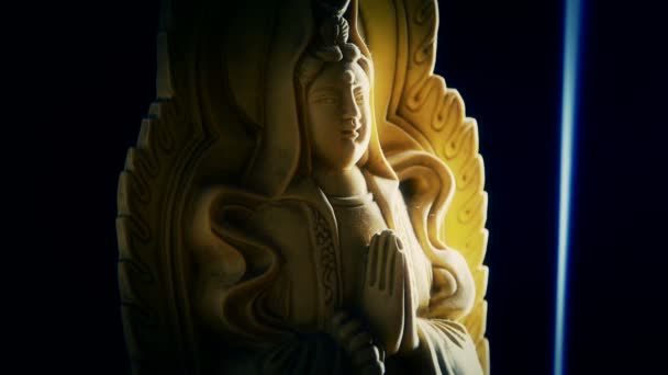 Східна статуя Будди, Мавпа, наповнена палаючим ладаном . — стокове відео