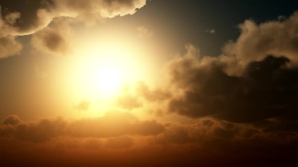 4k Panoramica de nubes blancas de altocumulus humo volando en cielo nublado timelapse. — Vídeos de Stock