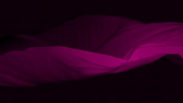 Tela de seda ondulada rosa 4k en viento, fondo de lazo de tela ondulante sin costuras . — Vídeos de Stock