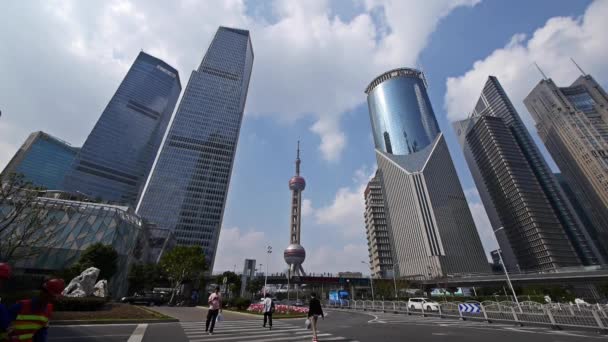 Shanghai lujiazui бізнес-центр, skyscraper & orient pearl TV Tower. — стокове відео