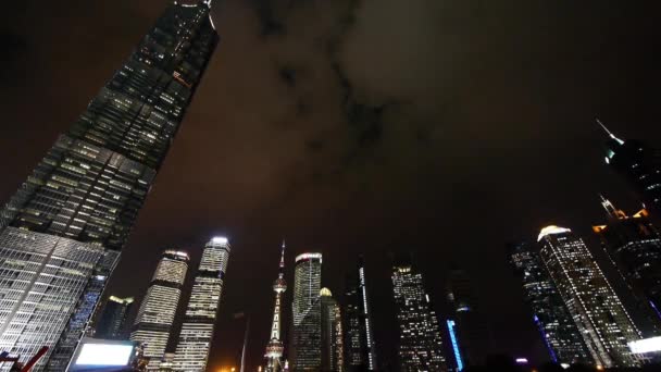 Urban skyskrapa på natten, shanghai pudong business center landmärke. — Stockvideo