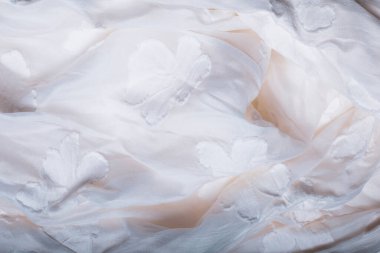 Beyaz buruşmuş pamuk kumaş..