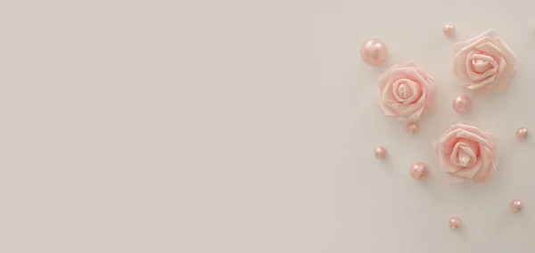 Flores y perlas rosadas sobre fondo blanco, con espacio libre para texto, espacio para copiar. Rosas blancas. Diseño minimalista. Fondo para cumpleaños, día de la mujer, aniversario, boda. Vista superior, plano. —  Fotos de Stock