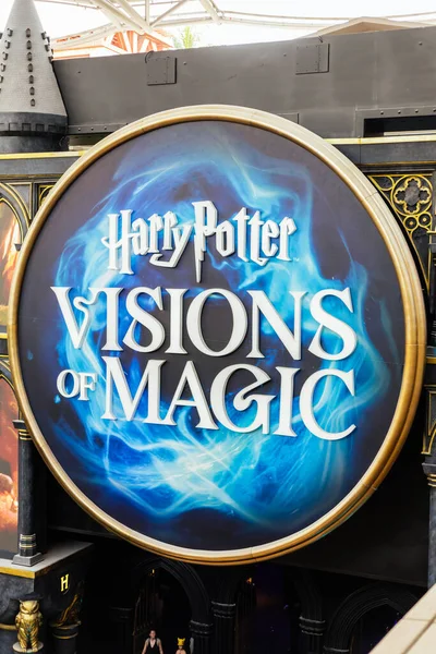 Singapur - 7 Ocak 2026: Insanlar Harry Potter 'dan esinlenerek Singapur' daki Visions of Magic etkinliğini ziyaret ettiler. Taraftarlar etkinliklerin tadını çıkarmak için toplandılar.