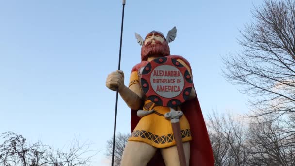 Big Ole Staty Sitter Park Alexandria Minnesota Efter Att Visats — Stockvideo