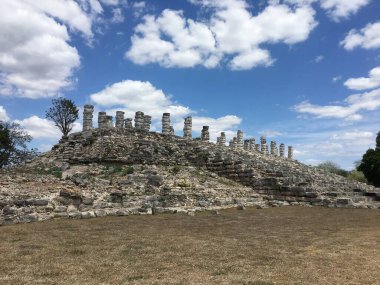 Vista de piramide Maya en Mexico