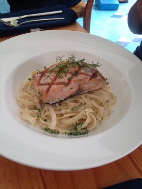 Platillo de Salmon en restaurant