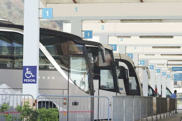 Kotor otobüs durağında
