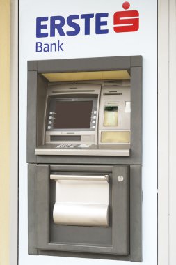 Yakın çekim Atm Erste bank 