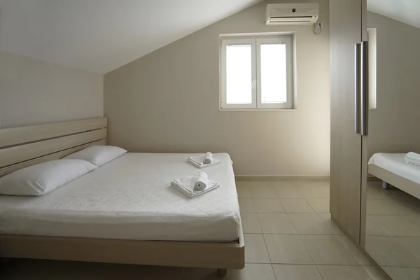 Interior of a bedroom in a guest house — Stock Photo, Image