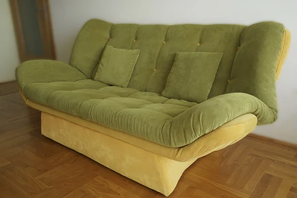 Nahaufnahme eines grünen Sofas — Stockfoto