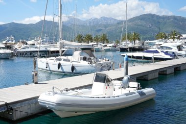 Tekneler ve yatlar Tivat Bay