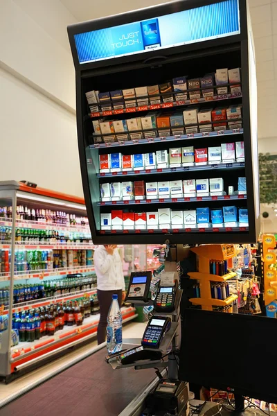 Wnętrze hyperpermarket niskie ceny Voli — Zdjęcie stockowe