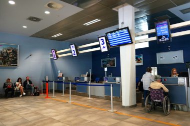 Tivat Havaalanı, bekleme odası     