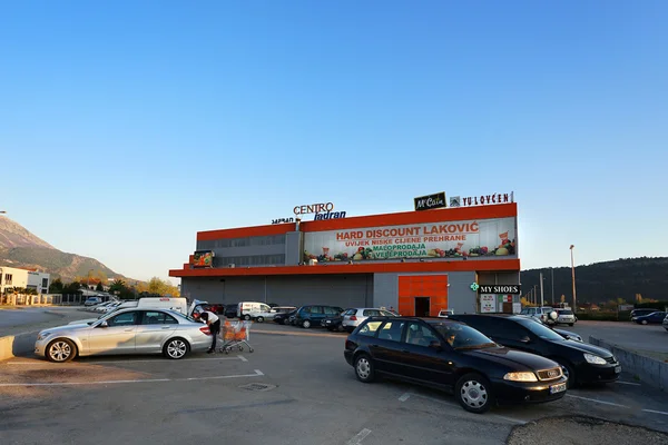 Hipermarket tarafından otopark 