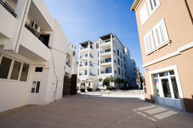 Setin denize bakan Porto Karadağ