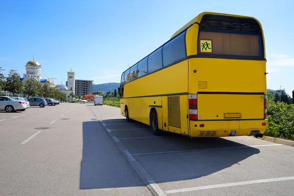 Turist otobüsü Park üzerinde 