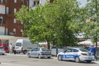 Kazadan sonra yolda araba