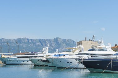 Tekneler ve yolcu gemilerine 