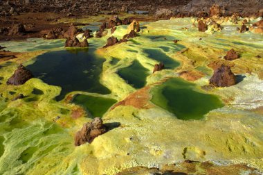 Dallol, Etiyopya 'nın kuzeydoğusunda, Eritre sınırı yakınlarındaki Danakil Havzası' nda aktif bir volkandır. Volkan, Io 'nun yüzeyini andıran Dünya dışı özel manzaralarıyla tanınır. Jüpiter Afrika uydusu.