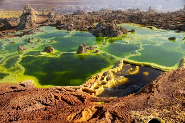 Dallol, Etiyopya 'nın kuzeydoğusunda, Eritre sınırı yakınlarındaki Danakil Havzası' nda aktif bir volkandır. Volkan, Io 'nun yüzeyini andıran Dünya dışı özel manzaralarıyla tanınır. Jüpiter Afrika uydusu.