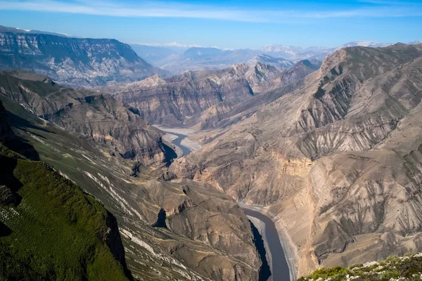 Sulak Kanyonu Avrupa 'nın en derin kanyonudur. Derinlik 1920 metre, uzunluk 53 kilometre. Sulak Nehri vadisinde yer alıyor. Dağıstan, Rusya