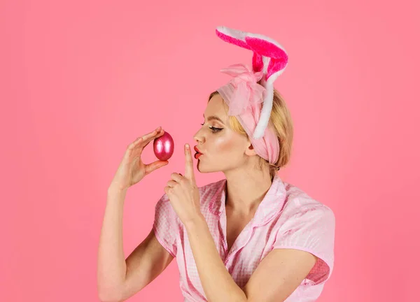 Easter Bunny Woman Rabbit Ears Easter Egg — Stock Photo, Image