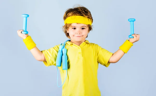 Child sportsman. Fitness for children. Boy in sportswear with skipping rope and dumbbells. — Stock Fotó